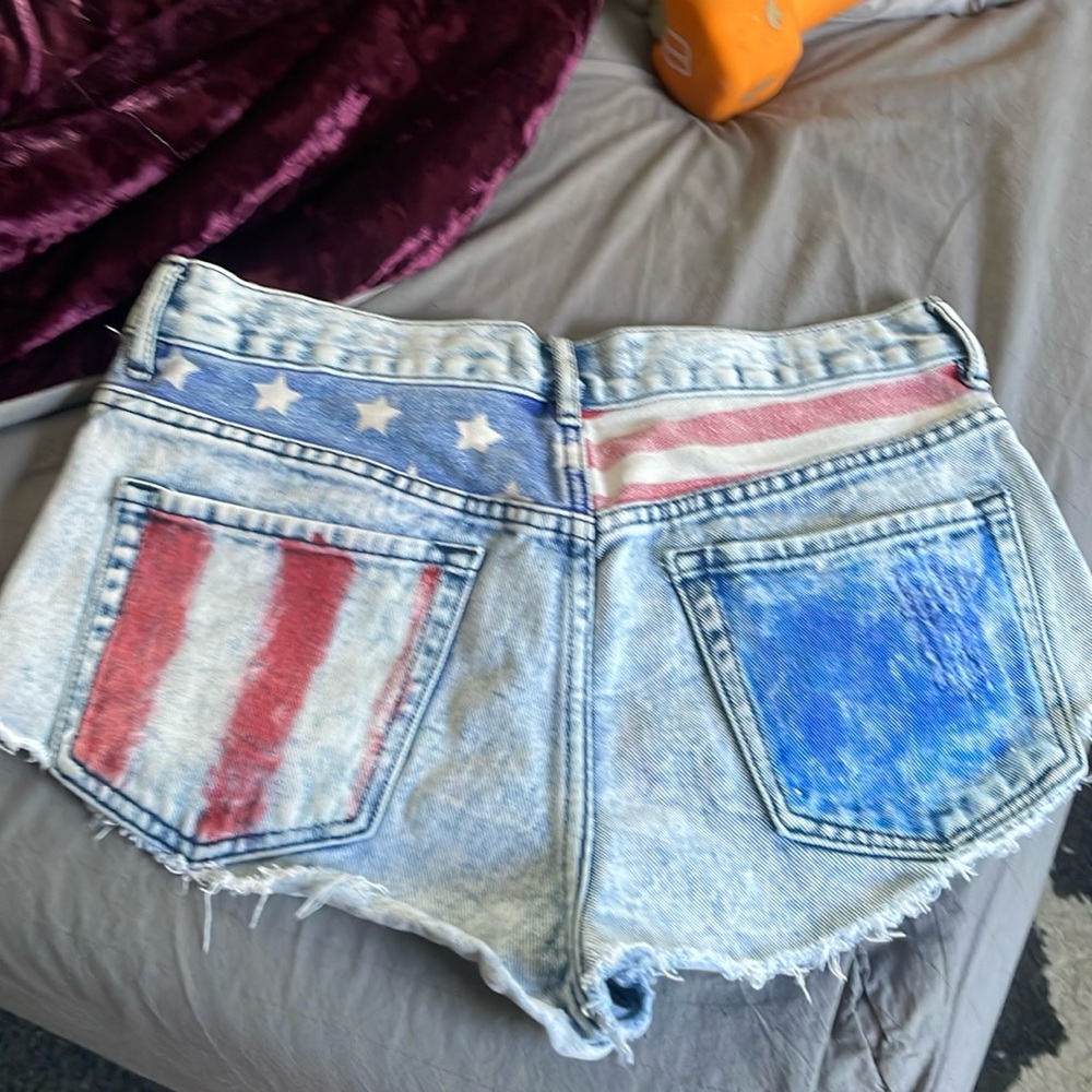 Bullhead shorts size 7, high-rise